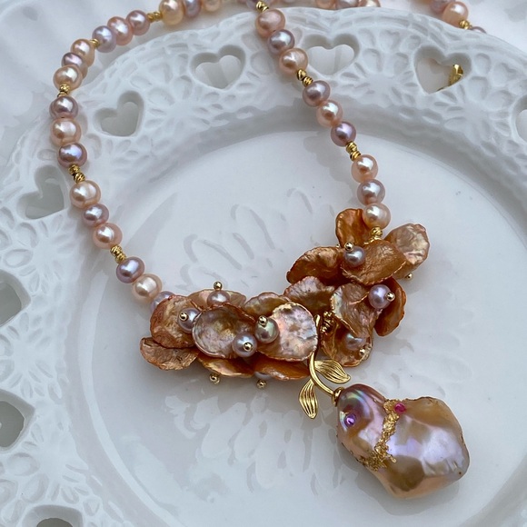 N25- Handmade Gold Petal Pearl Necklace With Flameball Rose